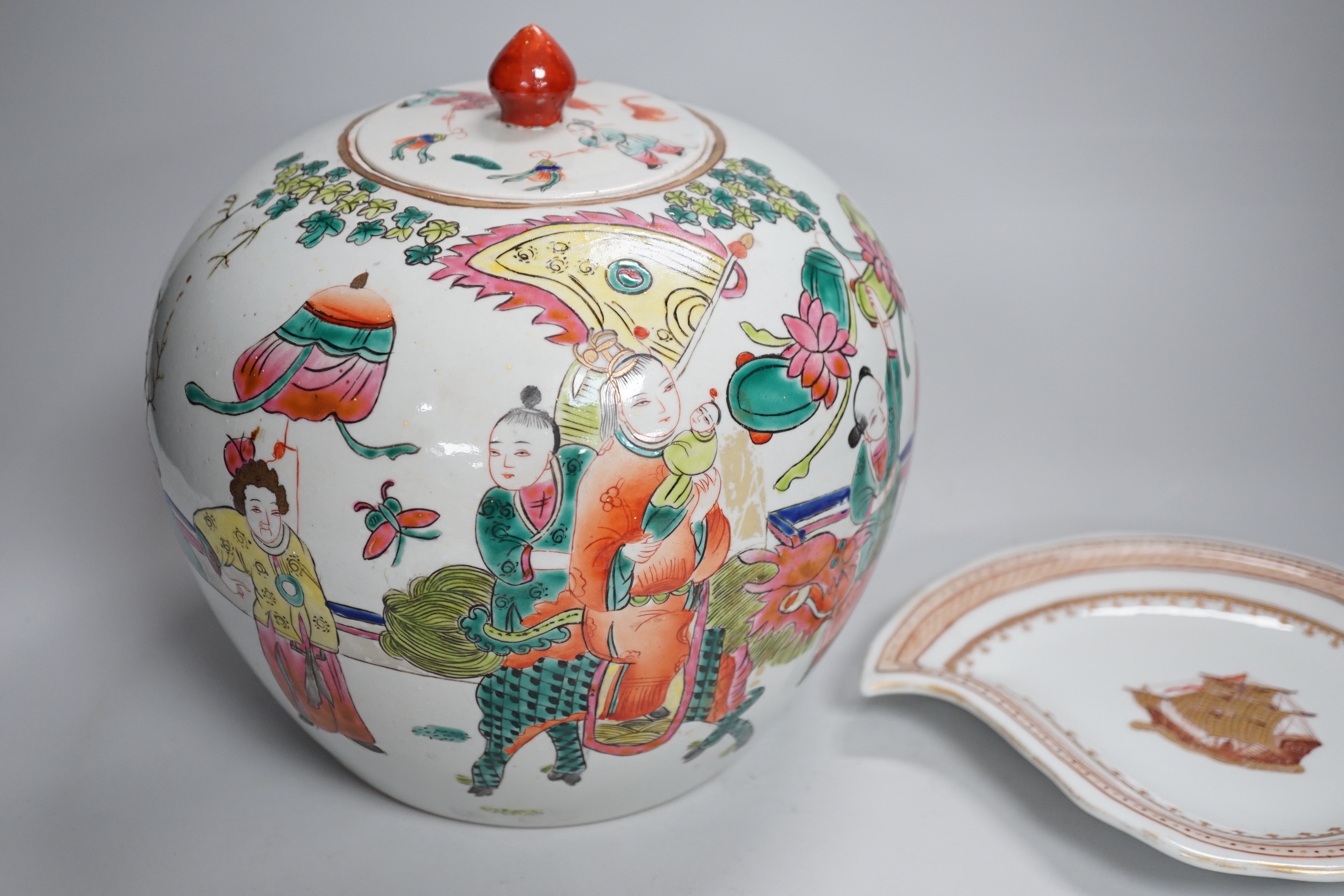 A Chinese lidded pot and 3 Chinese armorial leaf dishes, the largest 23cm high